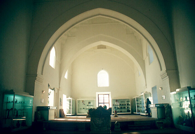 Nilüfer Hatun Imareti - Interior view looking towards raised western eyvan from central hall