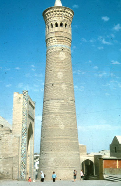 The minaret rises 45m, tapering as it rises the top