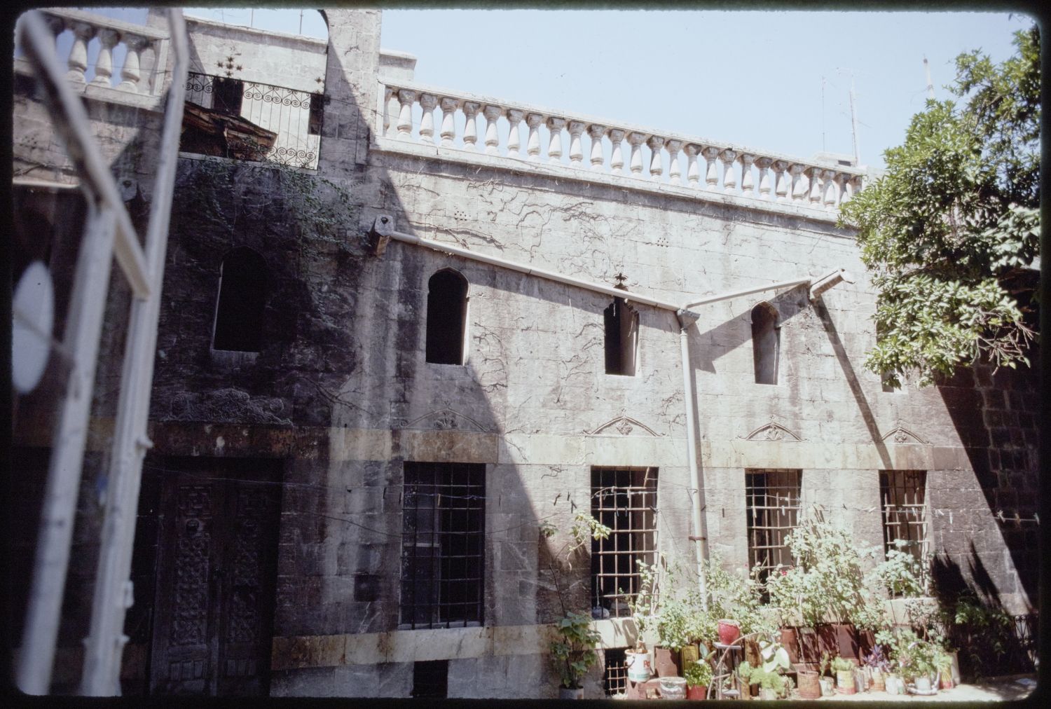 Bayt Kibba - Courtyard façade of 15th century house