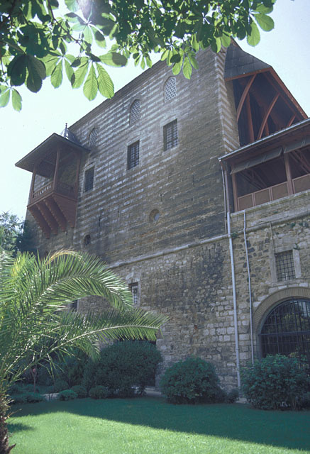 Exterior view of the great hall (divanhane) from east, with balcony facing Atmeydani and wooden roof on courtyard façade