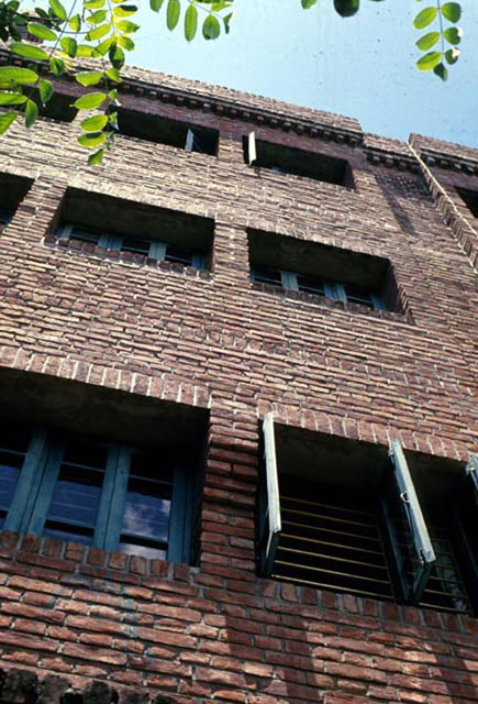 Side façade, detail of the brickwork