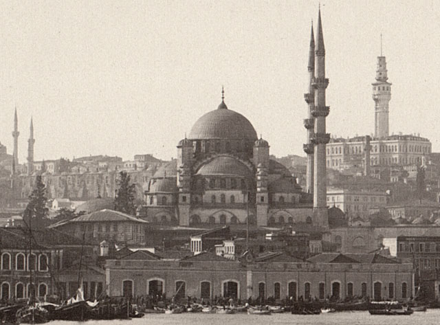 Exterior view from Golden Horn looking southwest, with the customshouse (rüsumat dairesi) seen before the mosque. The Beyazit fire tower and the neoclassical building of the Ottoman War Administration (today's Istanbul University) are seen in the left background