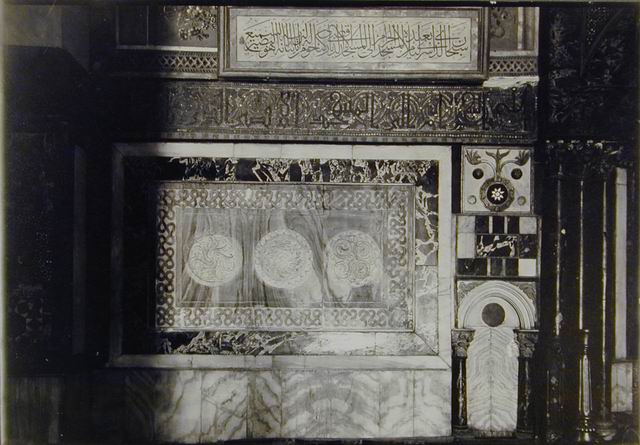 Panel to left of mihrab