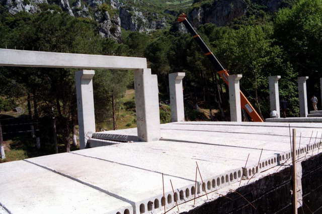 Erection of prefabricated piers and hollow slabs