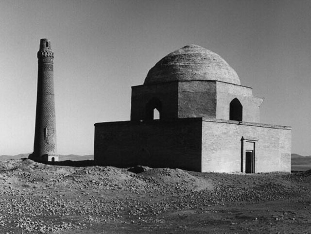 Exterior view of mausoleum, with minaret