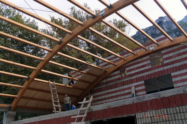 Timber roof, during construction