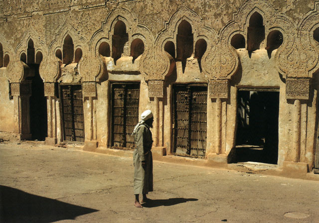 The mosque of Zafar Dhi Bin, built in the early thirteenth century by Imam al-Mansur