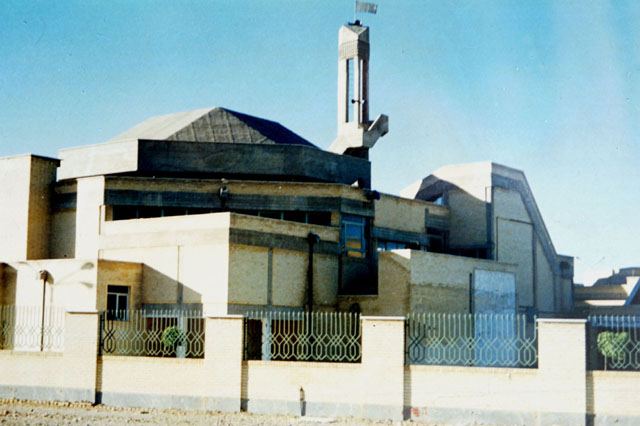 Poulad-Shahr Mosque - Exterior view showing asymmetrical massing of façade