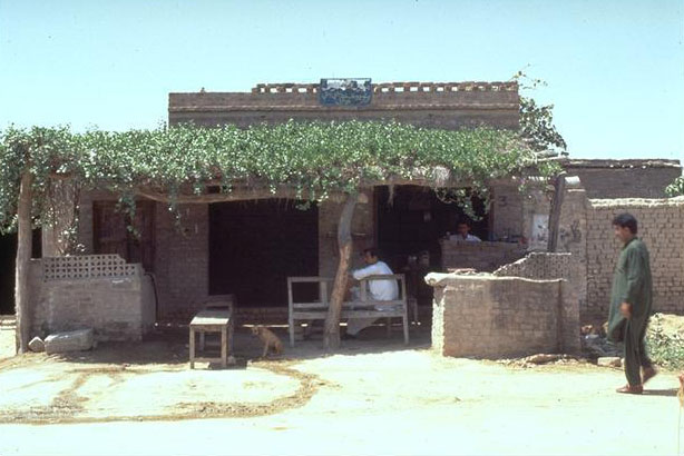 Façade, typical shelter