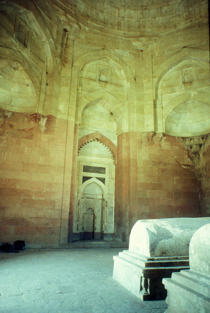 Mausoleum of Ghiyath al-Din Tughluq - Interior view of cenotaphs and mihrab with squinches at the corners