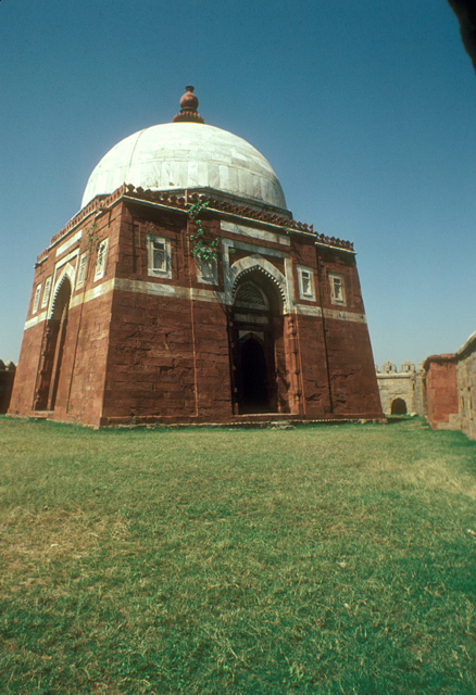 Mausoleum of Ghiyath al-Din Tughluq - View of tomb from southeast
