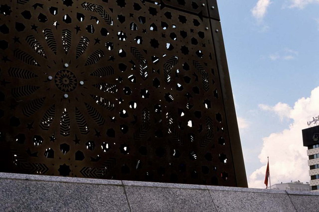 Horloge De L'avenue Habib Bourguiba - Detail of granite base and mashrabiyya