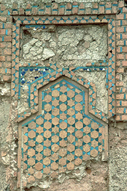 Niche decorated with intersecting stars and octagons in brick and tile