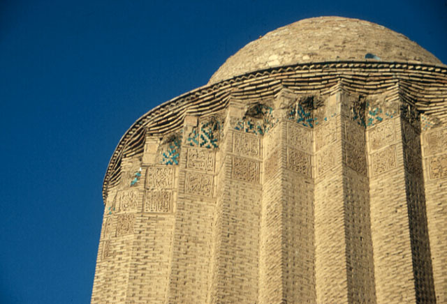 Detail view of the top section, after restoration