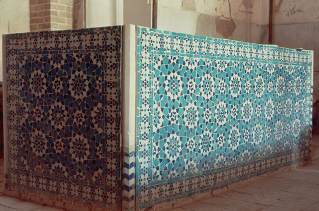 Baba Abd Allah Mosque - Sarcophagus covered with floral tile mosaic
