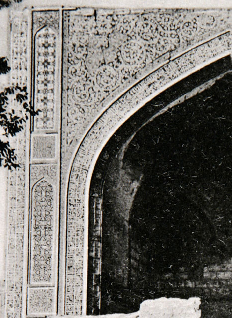 Detail of central iwan; left spandrel of pishtaq arch