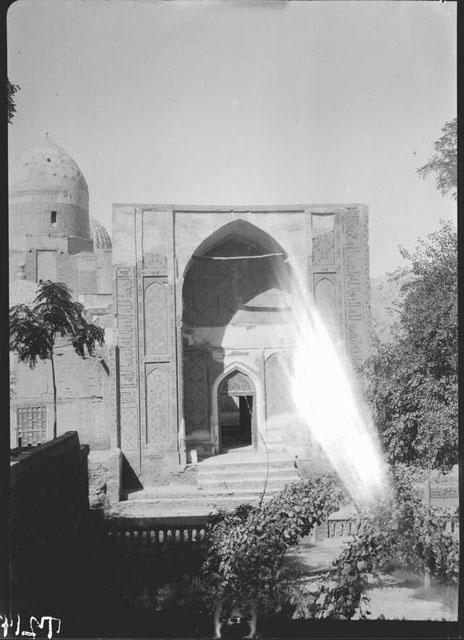 View of the entrance portal from the south. The dome belongs to the anonymous mausoleum III ("Qazizadeh Rumi"). The ribbed dome of the Amirzadeh mausoleum is partially visible beyond