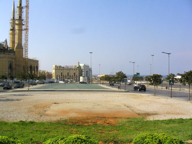 Martyrs's Square avenue, with the mosque seen on the left