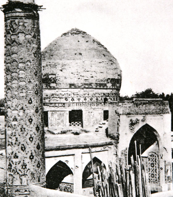 Elevated view of minaret and portal