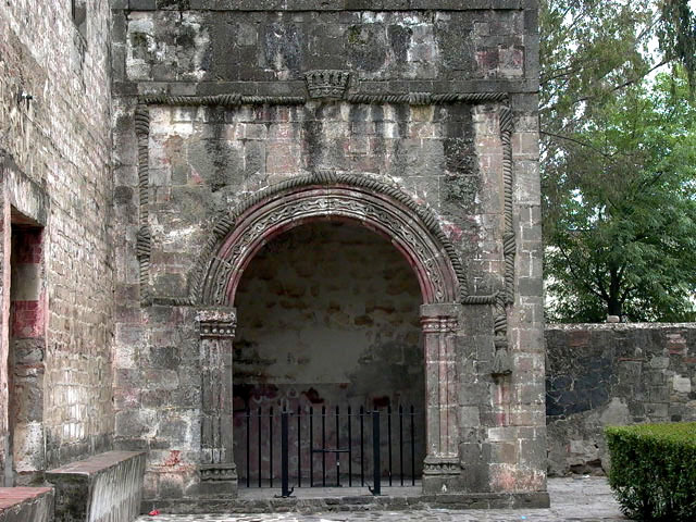 Exterior view of portal (Portal de Peregrinos)