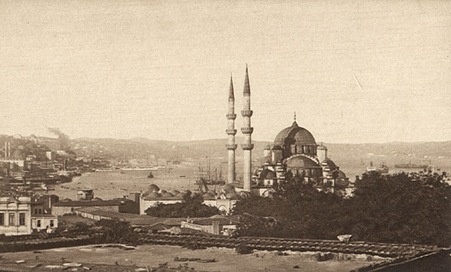 Yeni Camii Külliyesi - Elevated view from west-southwest, with the Bosphorus and the Asian coast in the background. The port of Karaköy, at the mouth of the Golden Horn, appears on the left