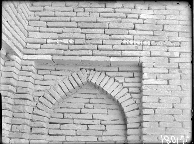 Blind arch of an unidentified wall