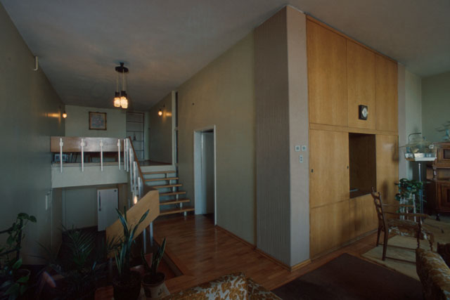 Interior view showing entry to living area