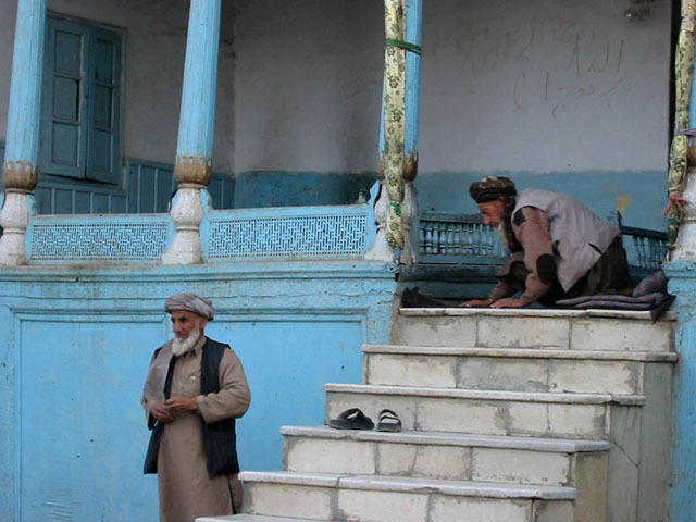Steps leading up to portico of Asheq's grave, prior to conservation