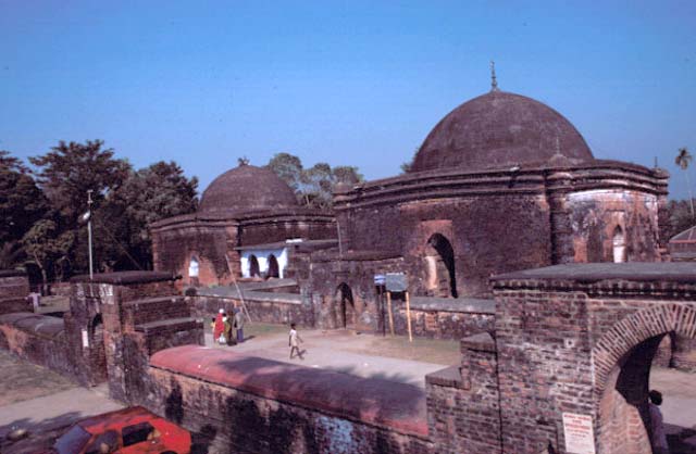 Khan Jahan Ali Mausoleum - Mosque and mausoleum from southeast