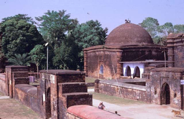 Khan Jahan Ali Mausoleum - Mosque from the southeast