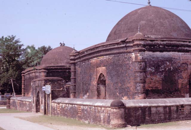 Khan Jahan Ali Mausoleum - Mausoleum in the foreground