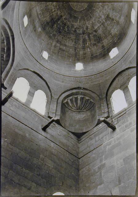 Interior, Squinch of dome