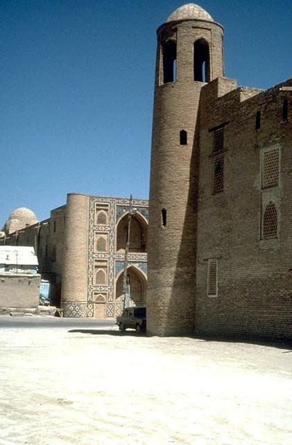 The southwestern tower with the main façade of the Ulugh Beg Madrasa beyond