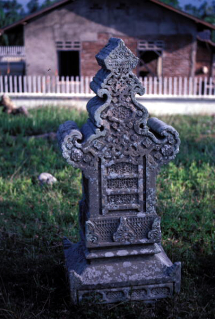 Unidentified female batu aceh tombstone