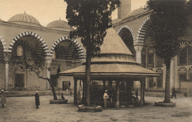 Fatih Camii - View of courtyard, with ablution fountain at center