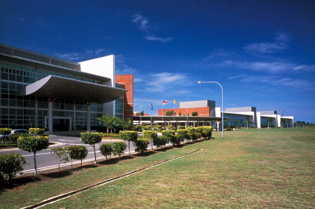 General view of campus, with main building at left