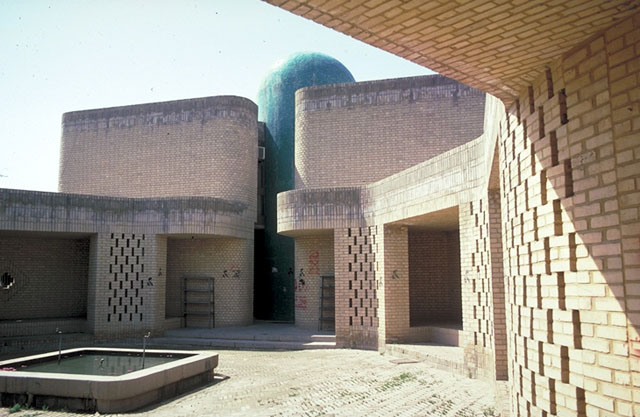 <p>Entry to the prayer hall from the courtyard</p>