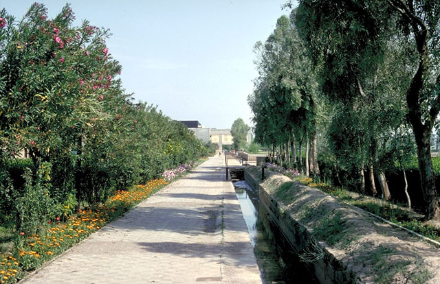 <p>Axial pedestrian walkway alongside a canal</p>