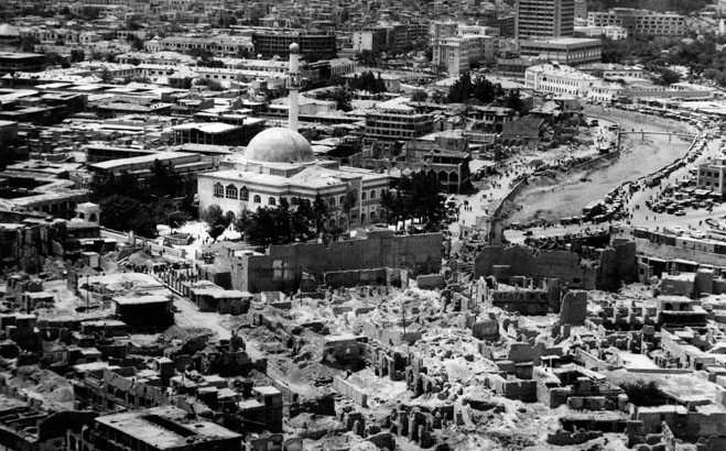 View of the Kabul River looking north-west, with the Pul e Kheshti mosque (restored), with the ruins of the once-covered Shor bazaar in the foreground. Already badly deteriorated before the fighting, the process of encroachment on to the historic bazaar area (see columns centre right) has accelerated. The imposing dome of the tomb of Timur Shah can be seen top left