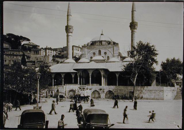 Courtyard of Mihrimâh Sultan Mosque (MEGT)