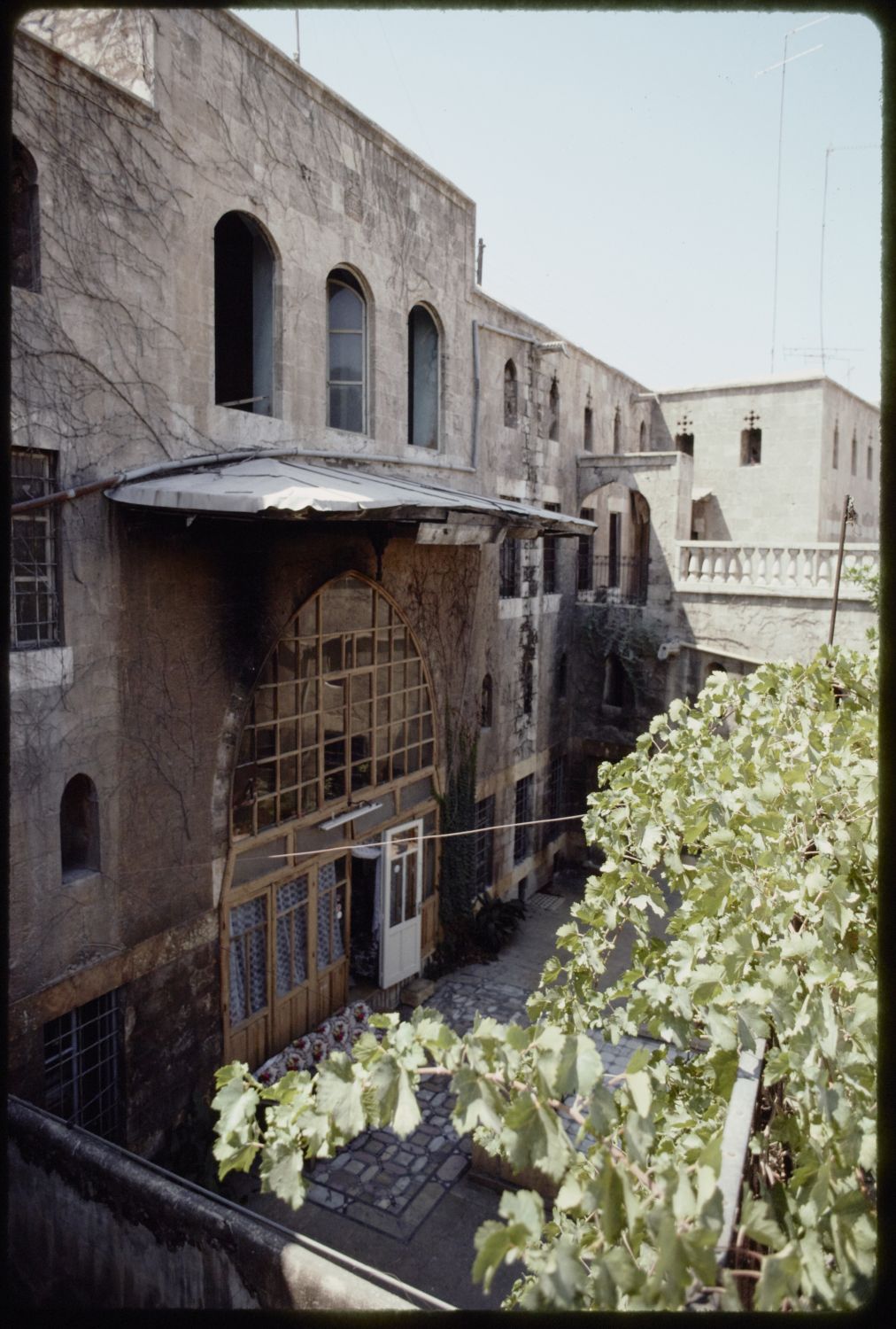 Bayt Kibba - Courtyard view of façade