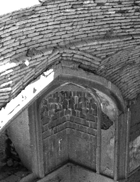 Detail of dome chamber; squinches of side iwan seen through collapsed dome