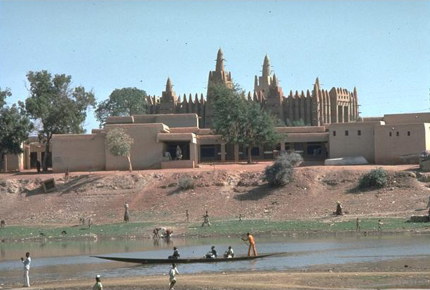 Mopti Medical Center - <p>View from the river. The Great Mosque sit behind the centre</p>