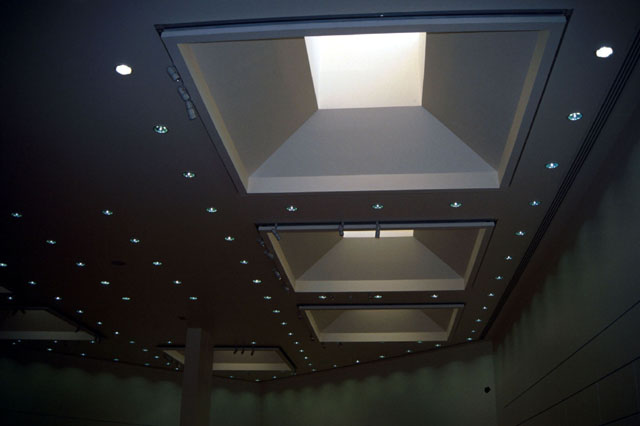 Detail of ceiling with sunken lighting