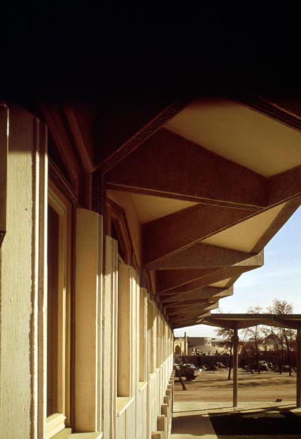 View along the cantilevered roof structure