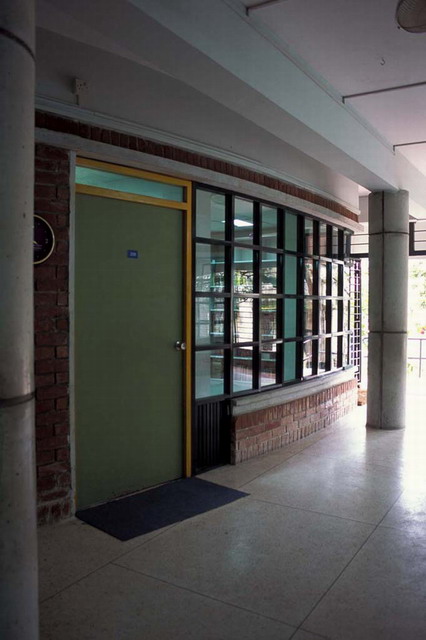 Semi-open corridor on the first floor