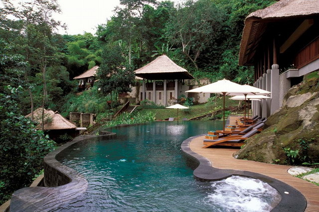 River Café, spa and pool
