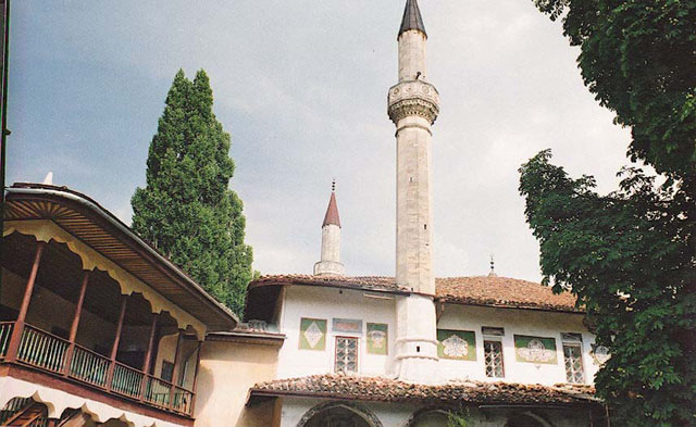 Exterior view of the Big Khan Mosque showing the minarets