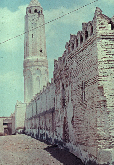 Jami' al-Asha'ir - Brick façade and minaret