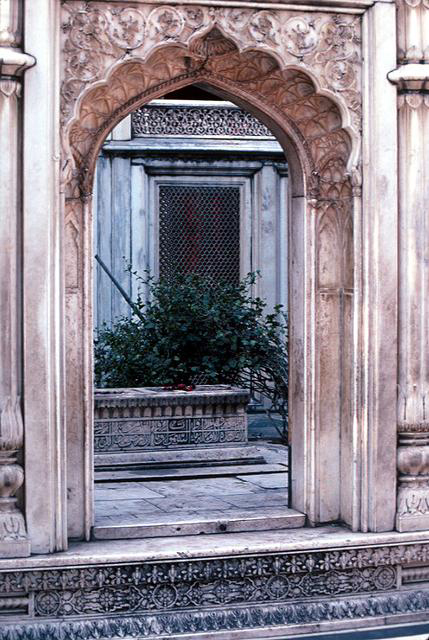 Muhammad Shah Rangeela Tomb - Exterior detail of south entrance to tomb